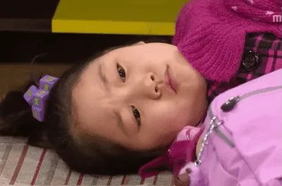멍한 표정의 짤